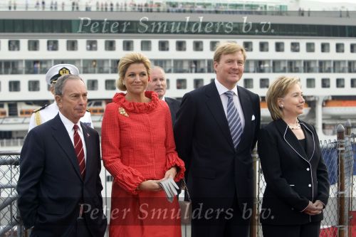 New York 8 september 2009
Prins Willem Alexander Prinses Maxima Michael Bloomberg (Burgemeester NY) en Hillary Clinton op vliegdekschip Intrepid. Welkomst ceremonieel van NYC 400.
Peter Smulders bv