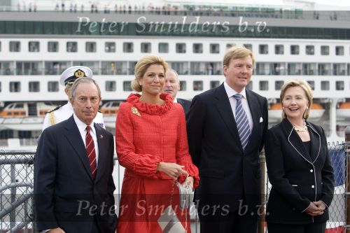 New York 8 september 2009
Prins Willem Alexander Prinses Maxima Michael Bloomberg (Burgemeester NY) en Hillary Clinton op vliegdekschip Intrepid. Welkomst ceremonieel van NYC 400.
Peter Smulders bv