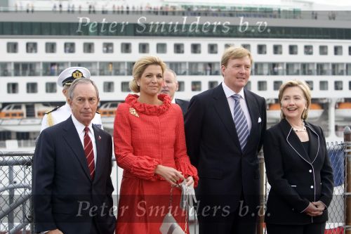 New York 8 september 2009
Prins Willem Alexander Prinses Maxima Michael Bloomberg (Burgemeester NY) en Hillary Clinton op vliegdekschip Intrepid. Welkomst ceremonieel van NYC 400.
Peter Smulders bv