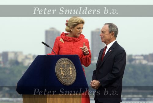 New York 8 september 2009
Prins Willem Alexander Prinses Maxima Michael Bloomberg (Burgemeester NY) en Hillary Clinton op vliegdekschip Intrepid. Welkomst ceremonieel van NYC 400.
Peter Smulders bv