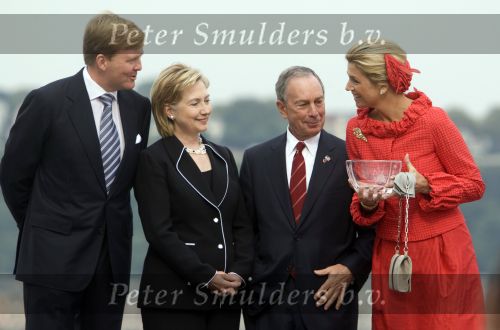 New York 8 september 2009
Prins Willem Alexander Prinses Maxima Michael Bloomberg (Burgemeester NY) en Hillary Clinton op vliegdekschip Intrepid. Welkomst ceremonieel van NYC 400.
Peter Smulders bv