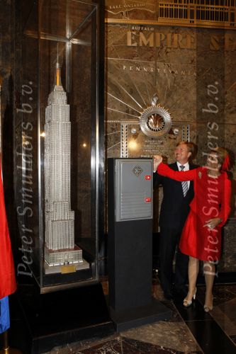 New York 8 september 2009
Prinses Maxima en Prins Willem Alexander in empire state building . Met een druk op de knop kleurde de empire state building oranje.
Peter Smulders bv