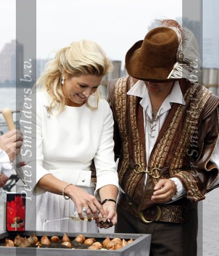 New York 9 september 2009
Bezoek prins Willem Alexander en prinses Maxima aan New York voor NYC 400. Maxima wast haar handen met champagne
Peter Smulders bv