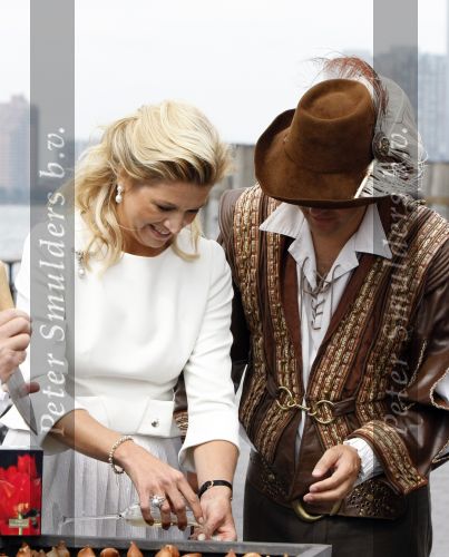 New York 9 september 2009
Bezoek prins Willem Alexander en prinses Maxima aan New York voor NYC 400. Maxima wast haar handen met champagne
Peter Smulders bv