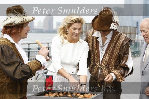 New York 9 september 2009
Bezoek prins Willem Alexander en prinses Maxima aan New York voor NYC 400. Maxima wast haar handen met champagne
Peter Smulders bv
