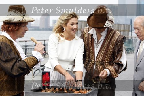New York 9 september 2009
Bezoek prins Willem Alexander en prinses Maxima aan New York voor NYC 400. Maxima wast haar handen met champagne
Peter Smulders bv