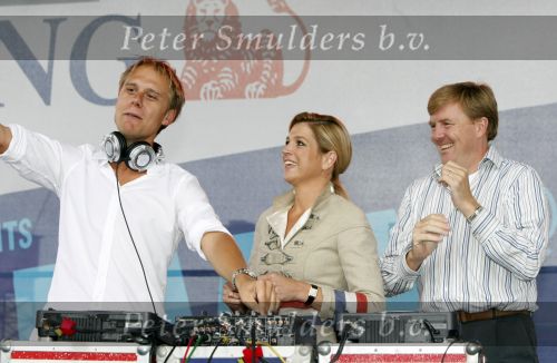 New York 12 september 2009
Armin van Buuren draait op Governor\'s island voor Prins Willem Alexander en prinses Maxima.
Peter Smulders bv