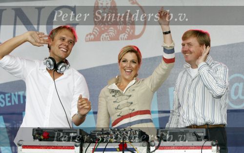 New York 12 september 2009
Armin van Buuren draait op Governor\'s island voor Prins Willem Alexander en prinses Maxima.
Peter Smulders bv