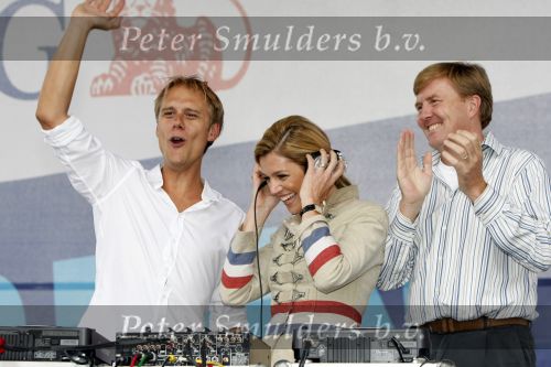 New York 12 september 2009
Armin van Buuren draait op Governor\'s island voor Prins Willem Alexander en prinses Maxima.
Peter Smulders bv