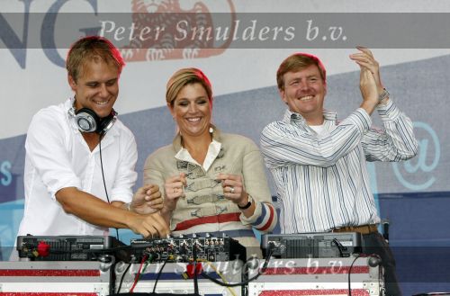 New York 12 september 2009
Armin van Buuren draait op Governor\'s island voor Prins Willem Alexander en prinses Maxima.
Peter Smulders bv