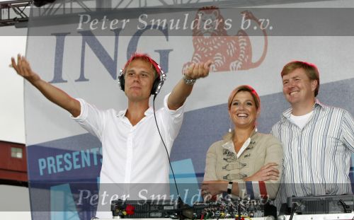 New York 12 september 2009
Armin van Buuren draait op Governor\'s island voor Prins Willem Alexander en prinses Maxima.
Peter Smulders bv