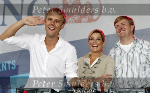 New York 12 september 2009
Armin van Buuren draait op Governor\'s island voor Prins Willem Alexander en prinses Maxima.
Peter Smulders bv