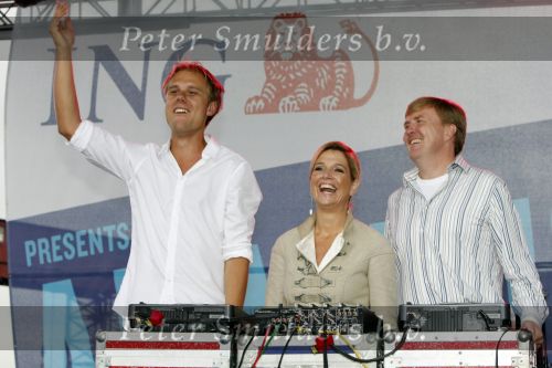 New York 12 september 2009
Armin van Buuren draait op Governor\'s island voor Prins Willem Alexander en prinses Maxima.
Peter Smulders bv