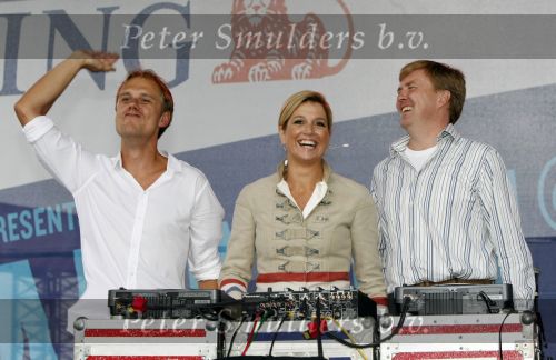 New York 12 september 2009
Armin van Buuren draait op Governor\'s island voor Prins Willem Alexander en prinses Maxima.
Peter Smulders bv
