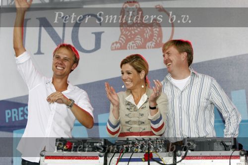 New York 12 september 2009
Armin van Buuren draait op Governor\'s island voor Prins Willem Alexander en prinses Maxima.
Peter Smulders bv