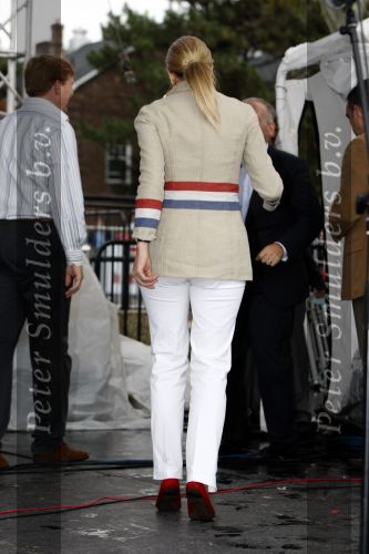 New York 12 september 2009
Armin van Buuren draait op Governor\'s island voor Prins Willem Alexander en prinses Maxima.
Peter Smulders bv