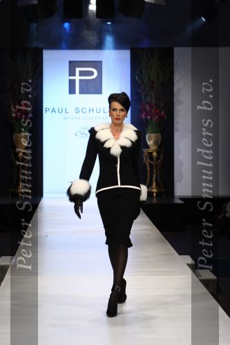 Amsterdam, 30 Augustus 2009
Modeshow Paul Schulten in het Okura Hotel met o.a. Christina Curry
Patricia Paay en Adam Curry

Foto Peter Smulders BV