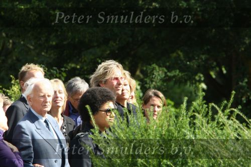 Amsterdam, 4 September 2009 Begrafenis moeder Mickey Hoogendijk op de foto samen met haar partner Adam Curry