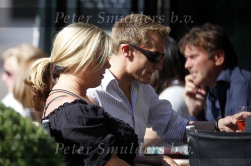 Amsterdam 22 augustus 2009
Monique Rijkaard Olgers met haar nieuwe vriend op terras.
Peter Smulders bv