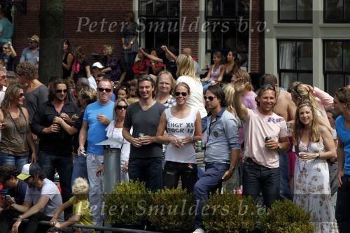 Amsterdam 1 augustus 2009
Gay pride op de amsterdamse grachten. Nicolette Kluijver met haar nieuwe vriend
Peter Smulders bv