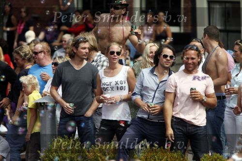 Amsterdam 1 augustus 2009
Gay pride op de amsterdamse grachten. Nicolette Kluijver met haar nieuwe vriend
Peter Smulders bv
