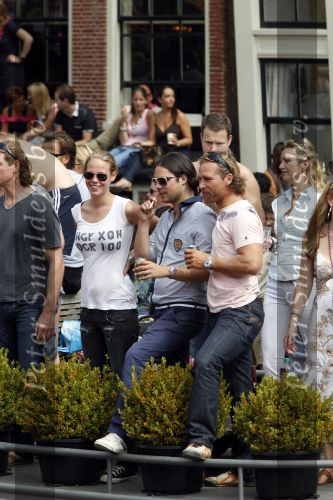 Amsterdam 1 augustus 2009
Gay pride op de amsterdamse grachten. Nicolette Kluijver met haar nieuwe vriend
Peter Smulders bv