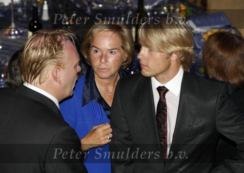 New York 11 september 2009
Prins Willem Alexander en prinses Maxima bij uitreiking Four freedom awards in het Waldorf Astoria hotel. Pieter Storms met Nina Brink en haar zoon
Peter Smulders bv