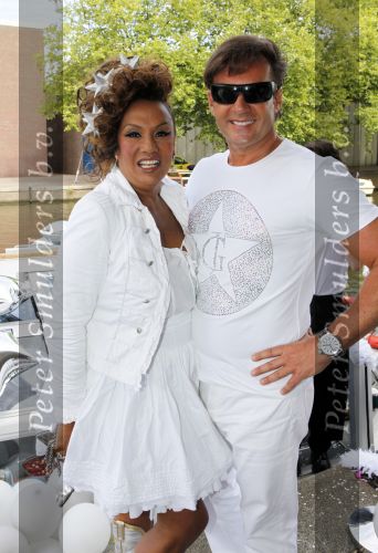 Amsterdam 1 augustus 2009
Gerard Joling heeft tijdens de gay pride in amsterdam een eigen boot met daarop diverse bekende nederlanders. Gerard met Patty Brard
Peter Smulders bv