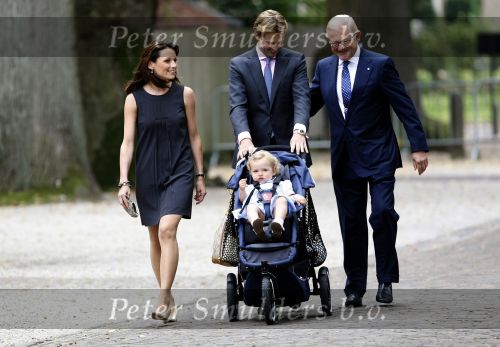 Apeldoorn 20 september 2009
Doop Pieter v Vollenhoven, zoon van Prins Pieter Christiaan en prinses Anita op paleis het Loo. Ook zijn zus Emma is aanwezig. Pieter v Vollenhoven Prins Floris Prinses Aimee en hun dochter Magali
Peter Smulders bv