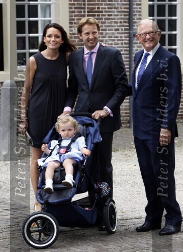 Apeldoorn 20 september 2009
Doop Pieter v Vollenhoven, zoon van Prins Pieter Christiaan en prinses Anita op paleis het Loo. Ook zijn zus Emma is aanwezig. Pieter v Vollenhoven Prins Floris Prinses Aimee en hun dochter Magali
Peter Smulders bv