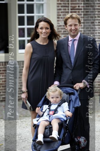 Apeldoorn 20 september 2009
Doop Pieter v Vollenhoven, zoon van Prins Pieter Christiaan en prinses Anita op paleis het Loo. Ook zijn zus Emma is aanwezig. Pieter v Vollenhoven Prins Floris Prinses Aimee en hun dochter Magali
Peter Smulders bv