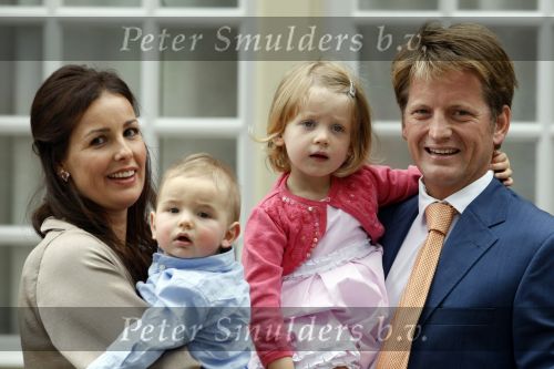Apeldoorn 20 september 2009
Doop Pieter v Vollenhoven, zoon van Prins Pieter Christiaan en prinses Anita op paleis het Loo. Ook zijn zus Emma is aanwezig.
Peter Smulders bv