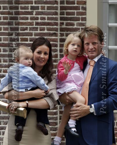 Apeldoorn 20 september 2009
Doop Pieter v Vollenhoven, zoon van Prins Pieter Christiaan en prinses Anita op paleis het Loo. Ook zijn zus Emma is aanwezig.
Peter Smulders bv