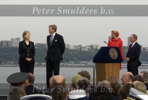 New York 8 september 2009
Prins Willem Alexander Prinses Maxima Michael Bloomberg (Burgemeester NY) en Hillary Clinton op vliegdekschip Intrepid. Welkomst ceremonieel van NYC 400.
Peter Smulders bv