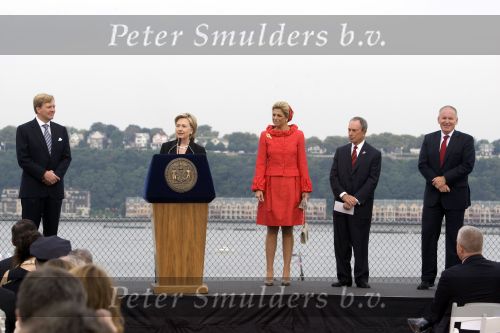 New York 8 september 2009
Prins Willem Alexander Prinses Maxima Michael Bloomberg (Burgemeester NY) en Hillary Clinton op vliegdekschip Intrepid. Welkomst ceremonieel van NYC 400.
Peter Smulders bv