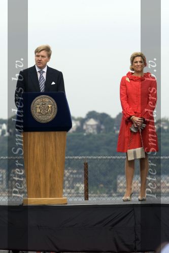 New York 8 september 2009
Prins Willem Alexander Prinses Maxima Michael Bloomberg (Burgemeester NY) en Hillary Clinton op vliegdekschip Intrepid. Welkomst ceremonieel van NYC 400.
Peter Smulders bv