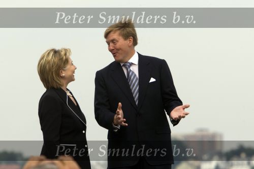 New York 8 september 2009
Prins Willem Alexander Prinses Maxima Michael Bloomberg (Burgemeester NY) en Hillary Clinton op vliegdekschip Intrepid. Welkomst ceremonieel van NYC 400.
Peter Smulders bv