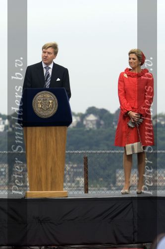 New York 8 september 2009
Prins Willem Alexander Prinses Maxima Michael Bloomberg (Burgemeester NY) en Hillary Clinton op vliegdekschip Intrepid. Welkomst ceremonieel van NYC 400.
Peter Smulders bv
