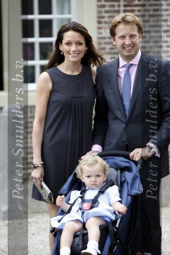 Apeldoorn 20 september 2009
Doop Pieter v Vollenhoven, zoon van Prins Pieter Christiaan en prinses Anita op paleis het Loo. Ook zijn zus Emma is aanwezig. Pieter v Vollenhoven Prins Floris Prinses Aimee en hun dochter Magali
Peter Smulders bv