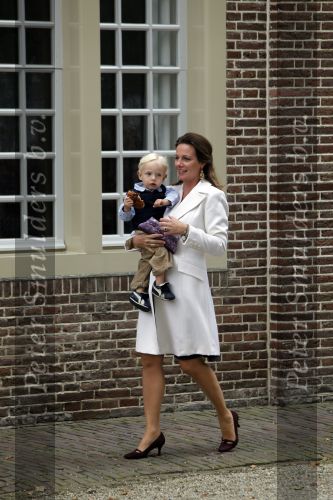Apeldoorn 20 september 2009
Doop Pieter v Vollenhoven, zoon van Prins Pieter Christiaan en prinses Anita op paleis het Loo. Ook zijn zus Emma is aanwezig.
Peter Smulders bv