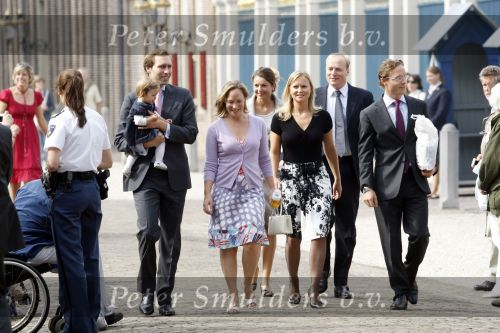 Apeldoorn 20 september 2009
Doop Pieter v Vollenhoven, zoon van Prins Pieter Christiaan en prinses Anita op paleis het Loo. Ook zijn zus Emma is aanwezig. Prinses Margarita met man Tjalling ten Cate en dochter Julia, Prins Jaime Prinses Carolina en Prinses Carlos met zijn verloofde Annemarie Gualtherie v Weezel
Peter Smulders bv