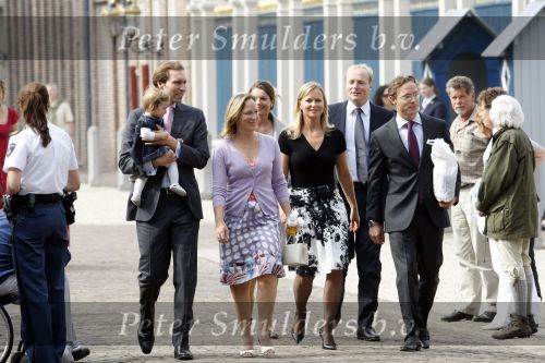 Apeldoorn 20 september 2009
Doop Pieter v Vollenhoven, zoon van Prins Pieter Christiaan en prinses Anita op paleis het Loo. Ook zijn zus Emma is aanwezig. Prinses Margarita met man Tjalling ten Cate en dochter Julia, Prins Jaime Prinses Carolina en Prinses Carlos met zijn verloofde Annemarie Gualtherie v Weezel
Peter Smulders bv