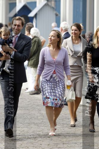Apeldoorn 20 september 2009
Doop Pieter v Vollenhoven, zoon van Prins Pieter Christiaan en prinses Anita op paleis het Loo. Ook zijn zus Emma is aanwezig. Prinses Margarita met man Tjalling ten Cate en dochter Julia, Prins Jaime Prinses Carolina en Prinses Carlos met zijn verloofde Annemarie Gualtherie v Weezel
Peter Smulders bv
