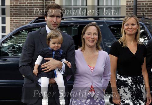 Apeldoorn 20 september 2009
Doop Pieter v Vollenhoven, zoon van Prins Pieter Christiaan en prinses Anita op paleis het Loo. Ook zijn zus Emma is aanwezig. Prinses Margarita met man Tjalling ten Cate en dochter Julia, Prins Jaime Prinses Carolina en Prinses Carlos met zijn verloofde Annemarie Gualtherie v Weezel
Peter Smulders bv