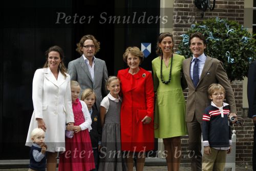 Apeldoorn 20 september 2009
Doop Pieter v Vollenhoven, zoon van Prins Pieter Christiaan en prinses Anita op paleis het Loo. Ook zijn zus Emma is aanwezig. Prina Maurits Prinses marilene Anna Lucas Felicia Prins Bernhard Jr Prinses Annette Isabella Sam Benjamin en Prinses Margriet
Peter Smulders bv