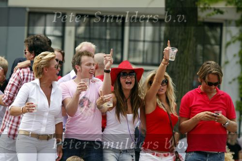 Amsterdam 1 augustus 2009
Gay pride op de amsterdamse grachten. Nicolette v Dam met vriend Bas Smit
Peter Smulders bv