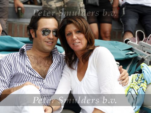 Amsterdam 1 augustus 2009
Gay pride op de amsterdamse grachten. rachel hazes met vriend op de boot bij Joop Kruijs en zijn vrouw . Roxeanne met nieuwe vriend Martijn en Andre Jr waren er ook bij.
Peter Smulders bv
