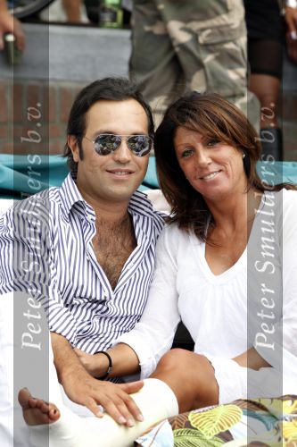 Amsterdam 1 augustus 2009
Gay pride op de amsterdamse grachten. rachel hazes met vriend op de boot bij Joop Kruijs en zijn vrouw . Roxeanne met nieuwe vriend Martijn en Andre Jr waren er ook bij.
Peter Smulders bv