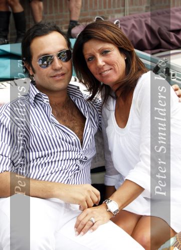 Amsterdam 1 augustus 2009
Gay pride op de amsterdamse grachten. rachel hazes met vriend op de boot bij Joop Kruijs en zijn vrouw . Roxeanne met nieuwe vriend Martijn en Andre Jr waren er ook bij.
Peter Smulders bv