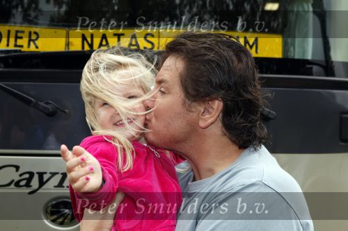 Omgeving Giethoorn 12 augustus 2009
Rene Froger met Natasja Didier Maxim en Danny op de camping. Ook kleindochter Charlie is aanwezig.
Peter Smulders bv